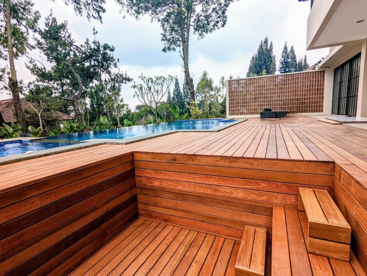Cottonwood Exclusive Villa @Lembang Asri - Jacuzzi Playground Netflix Billyard Exterior foto